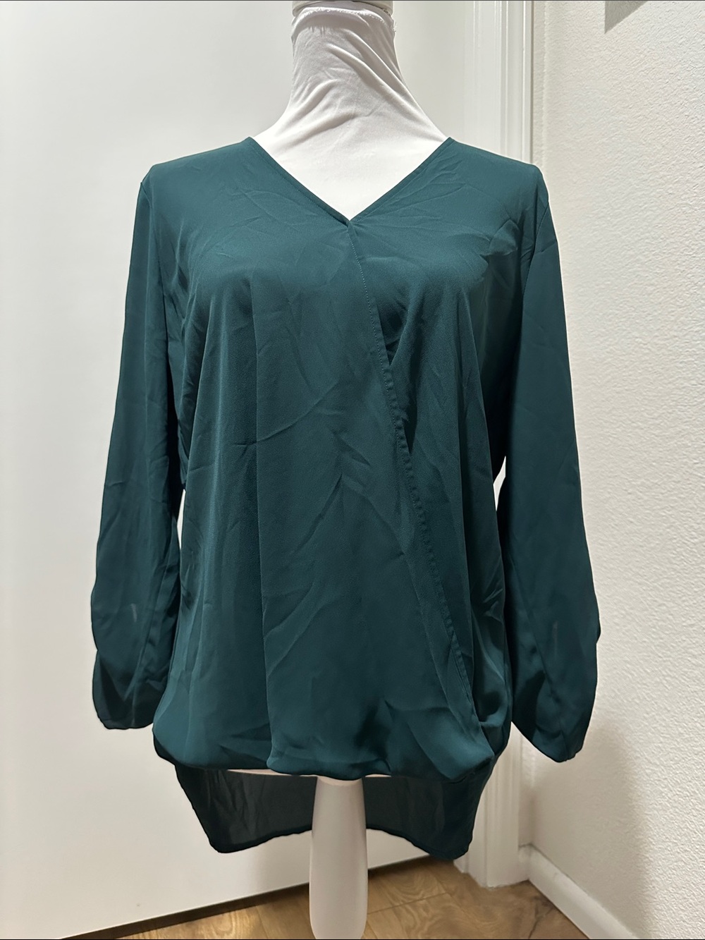 Women's V-Neck Long-Sleeve Blouse in Deep Teal